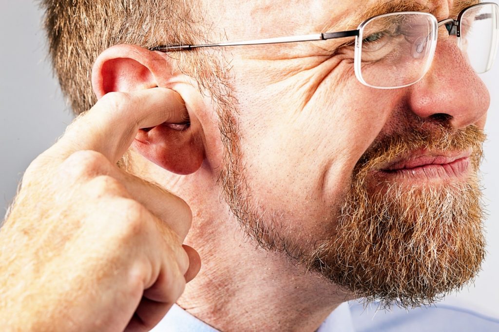 8 lý do tại sao tai của bạn rung lên một cách ngẫu nhiên 1